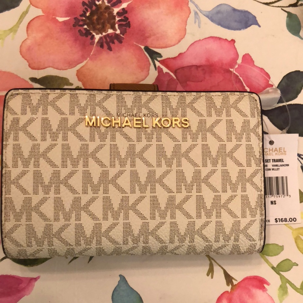 Micheal Kors jet set Travel BIFLD Zip Coin Wllet